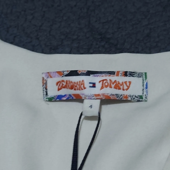 Tommy Hilfiger X Zendaya Wrap Satin Dress Ballgown Midi Long Sleeve Size 4 Cream - Picture 3 of 6